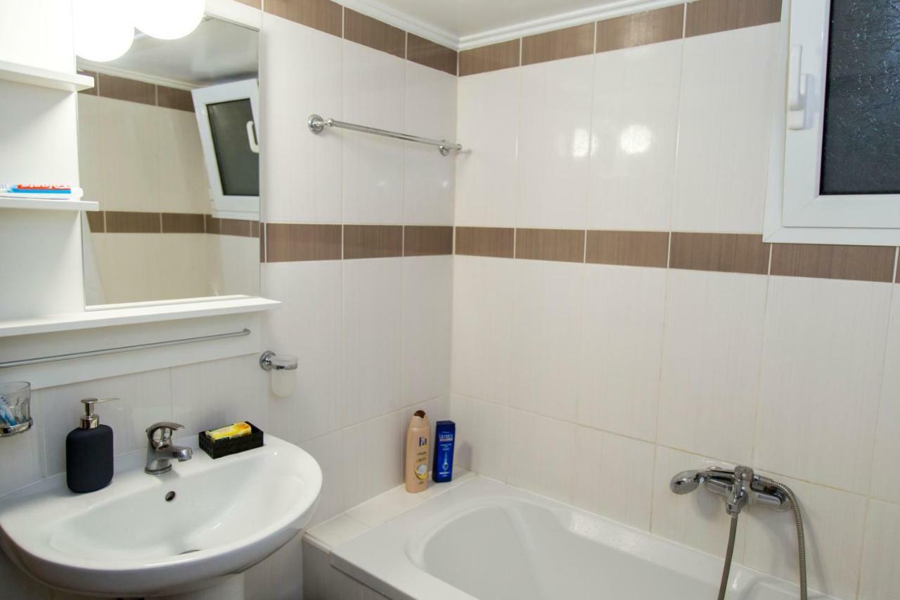 Gazi Discrit Next To Subway Apartment Athens Luaran gambar